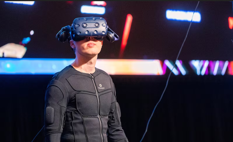 VR headset with wearable skin